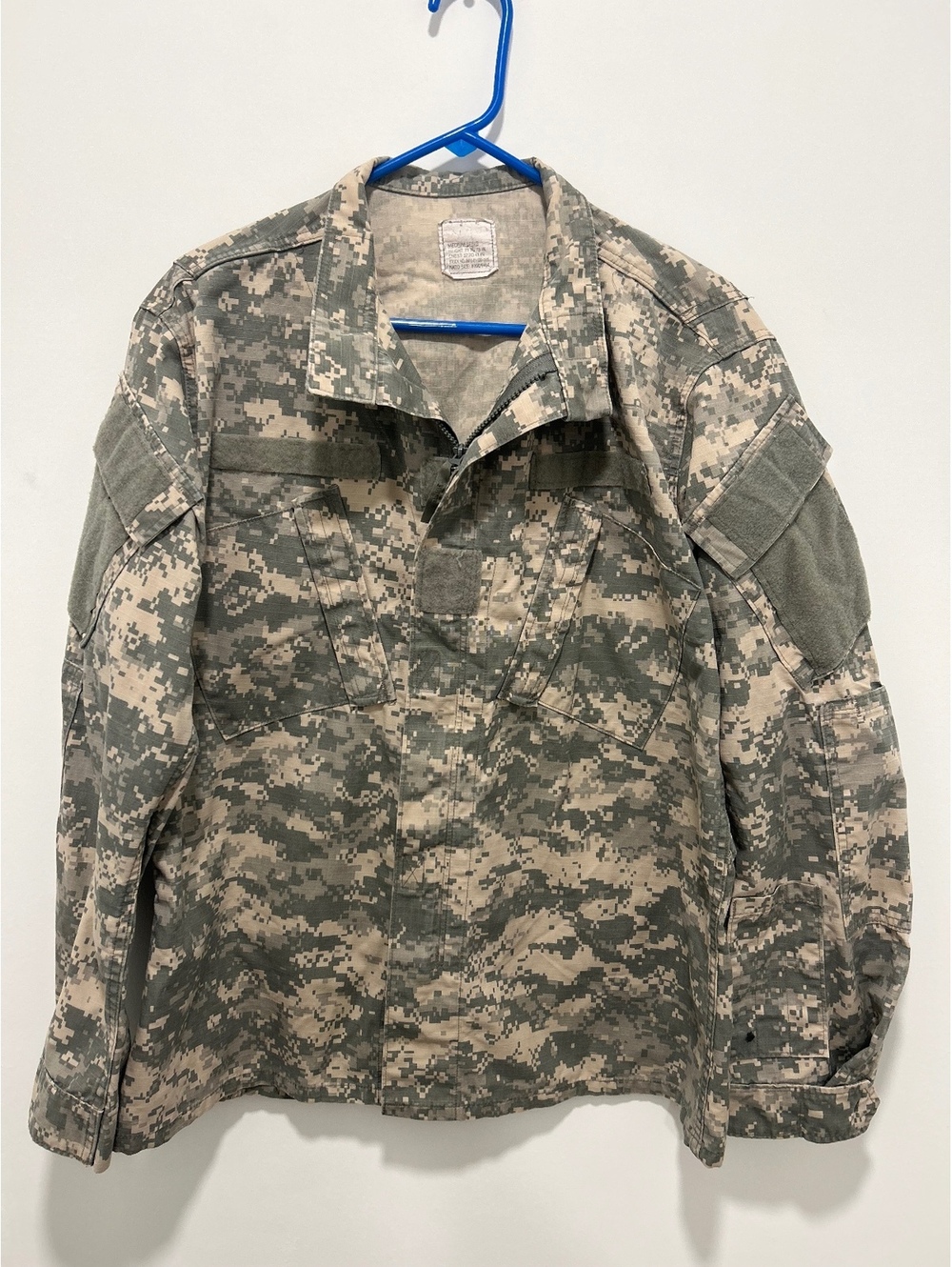 U.S. Army ACU Digital Camouflage Combat Uniform Jacket Medium Regular